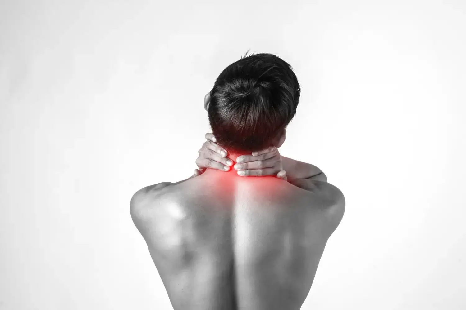 Experts warn heavy phone use risks 'tech neck' pain